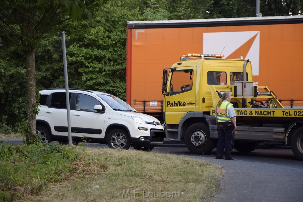 VU PKW Rad Koeln Porz Gremberghoven Alter Deutzer Postweg Josef Lindner Weg P32.JPG - Miklos Laubert